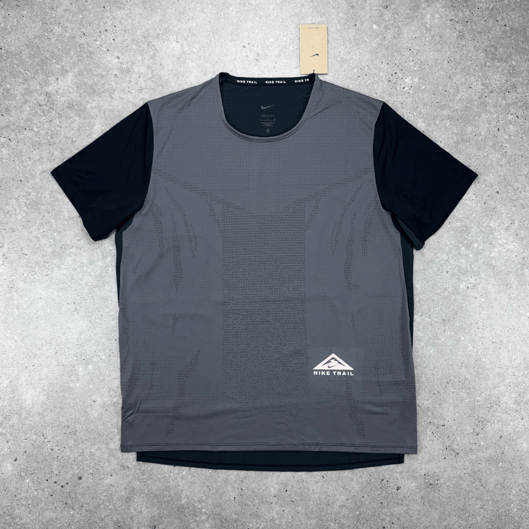 Nike trail t-shirt 'black/grey'
