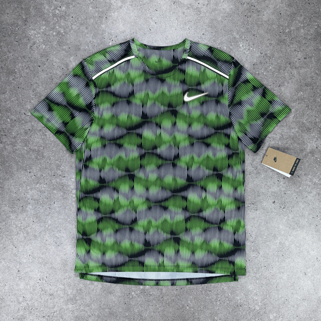 Nike graphic miler t-shirt 'green strike'