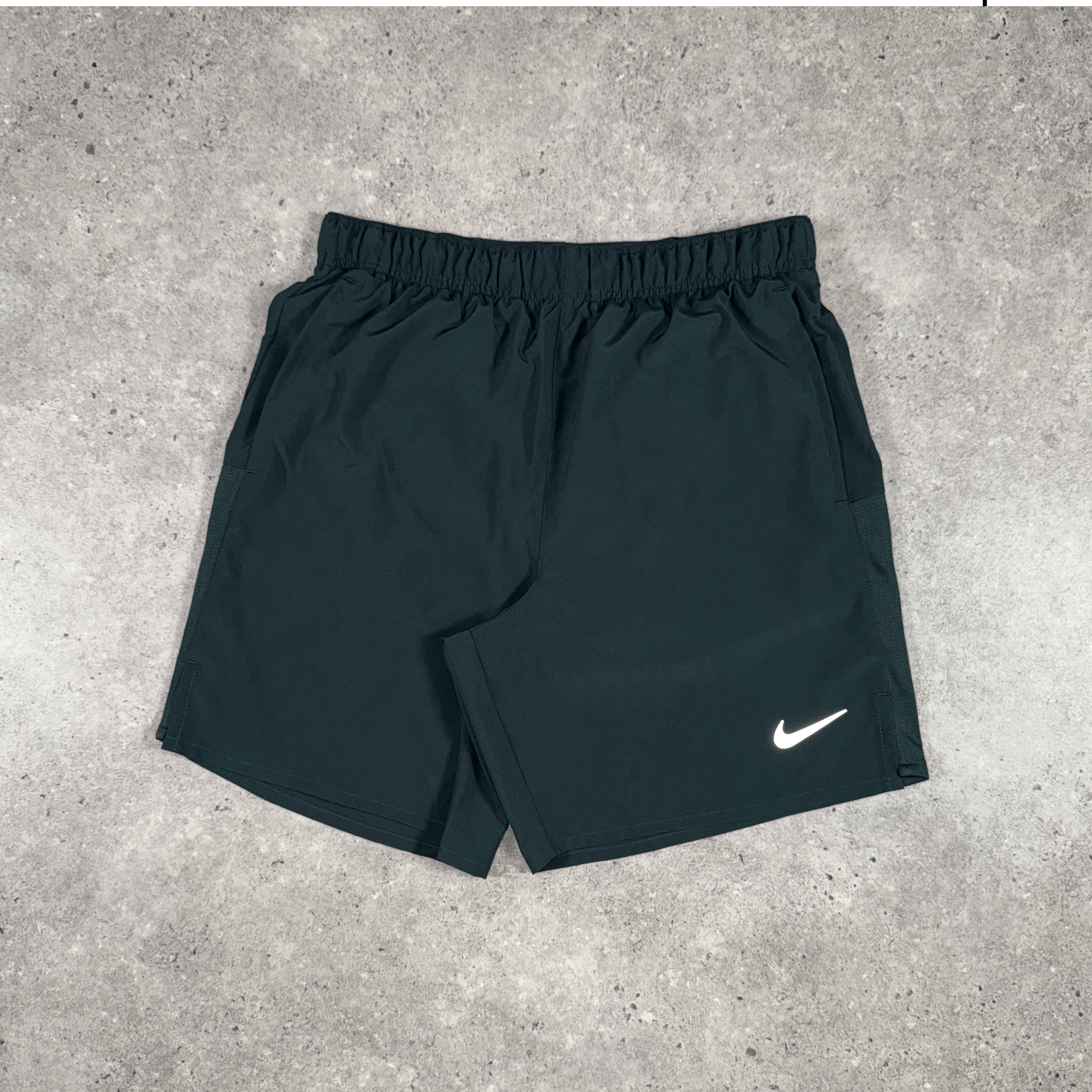 Nike challenger 18cm shorts 'seaweed'