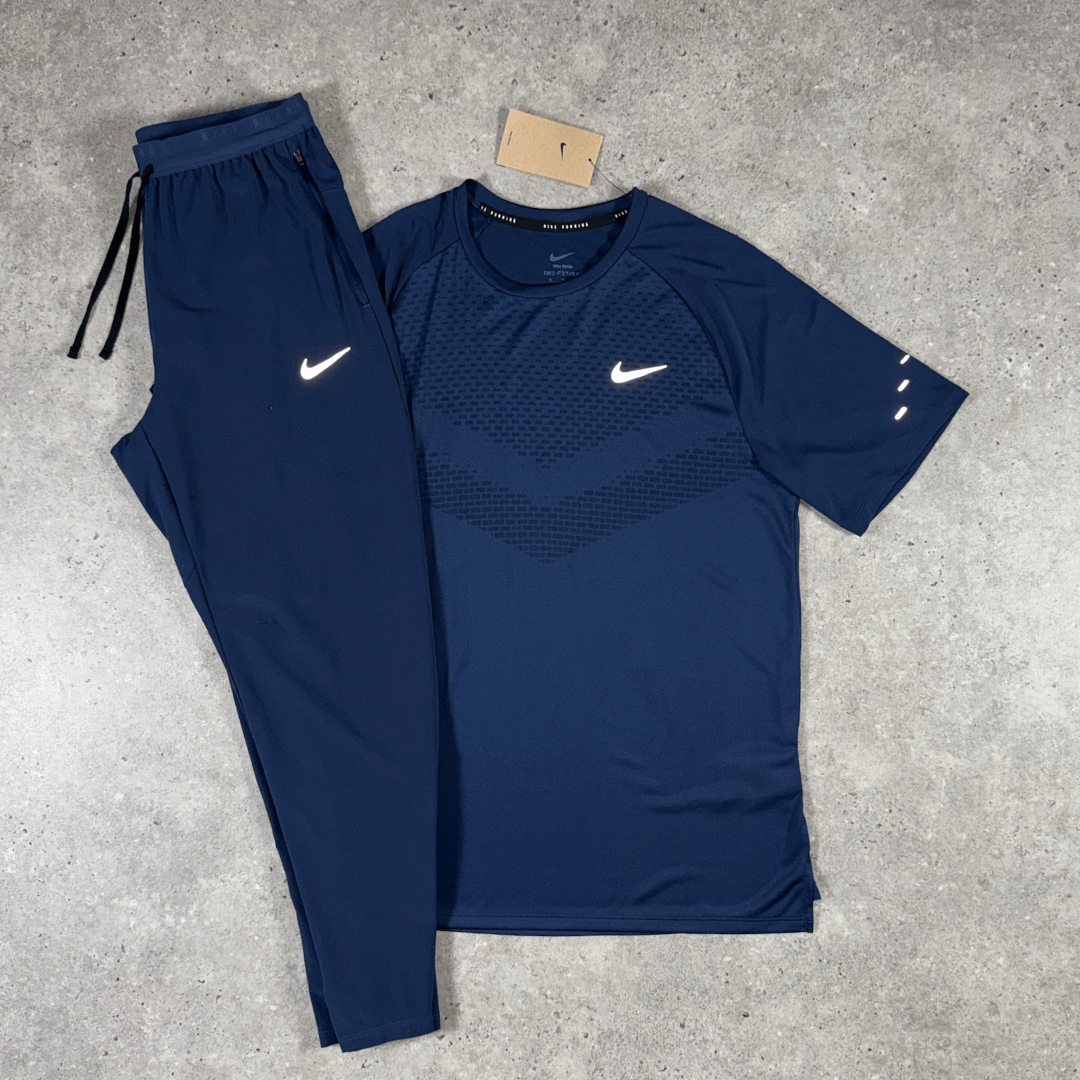 Men's Nike stride t-shirt pants set in midnight