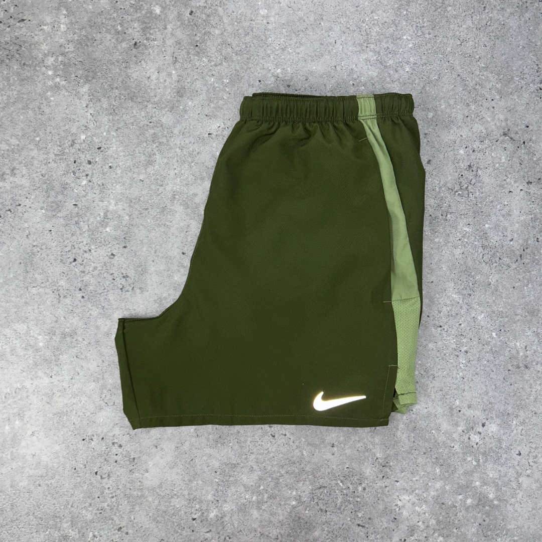 Nike challenger 13cm shorts rough green khaki