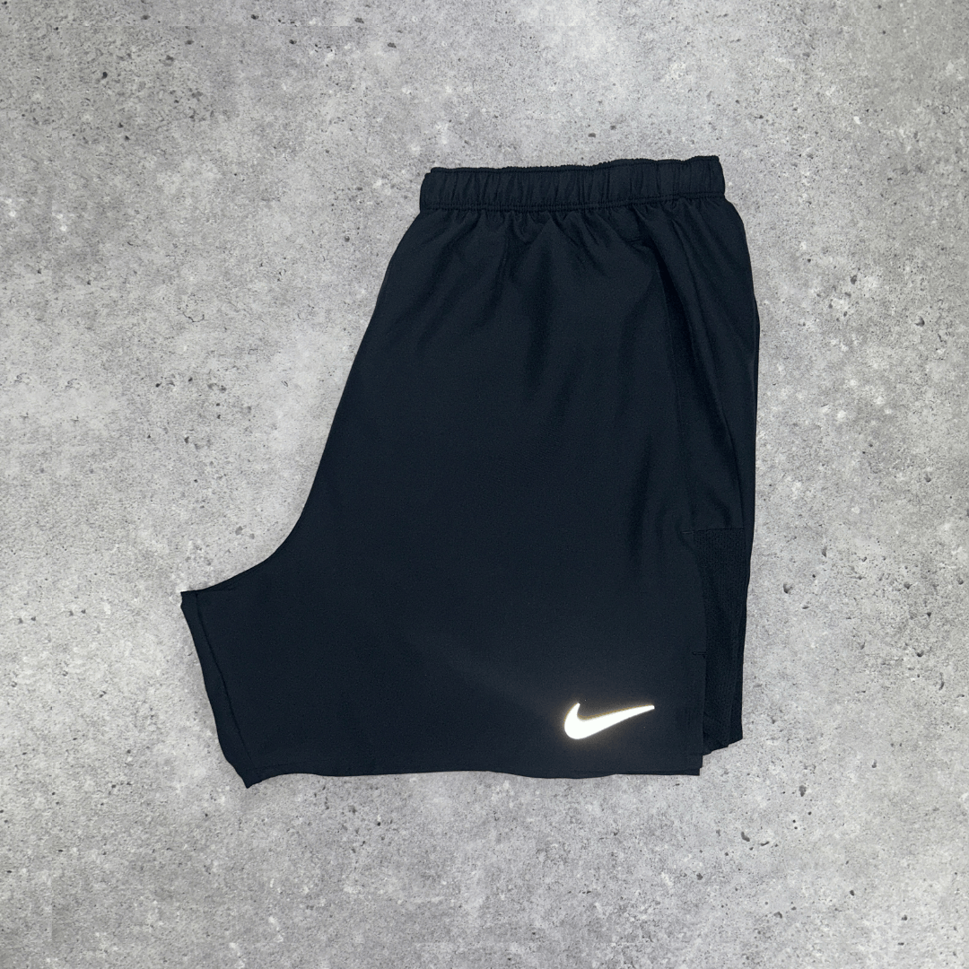 Nike challenger 13cm shorts 'black'