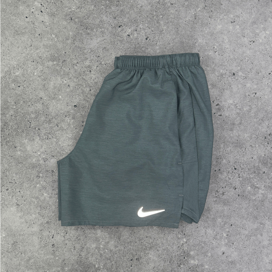 Nike challenger 13cm shorts 'grey'