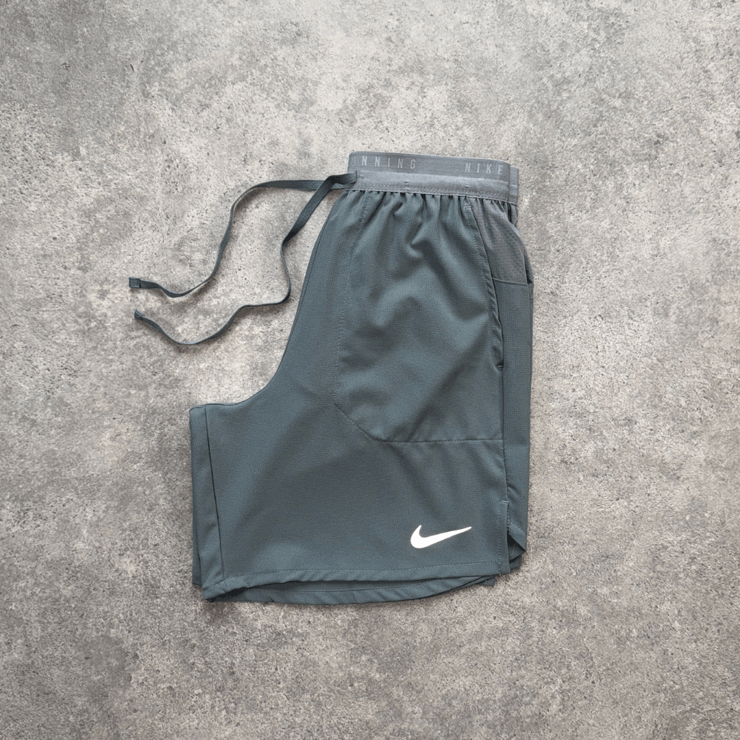 Nike Stride 18cm Shorts 'Grey'