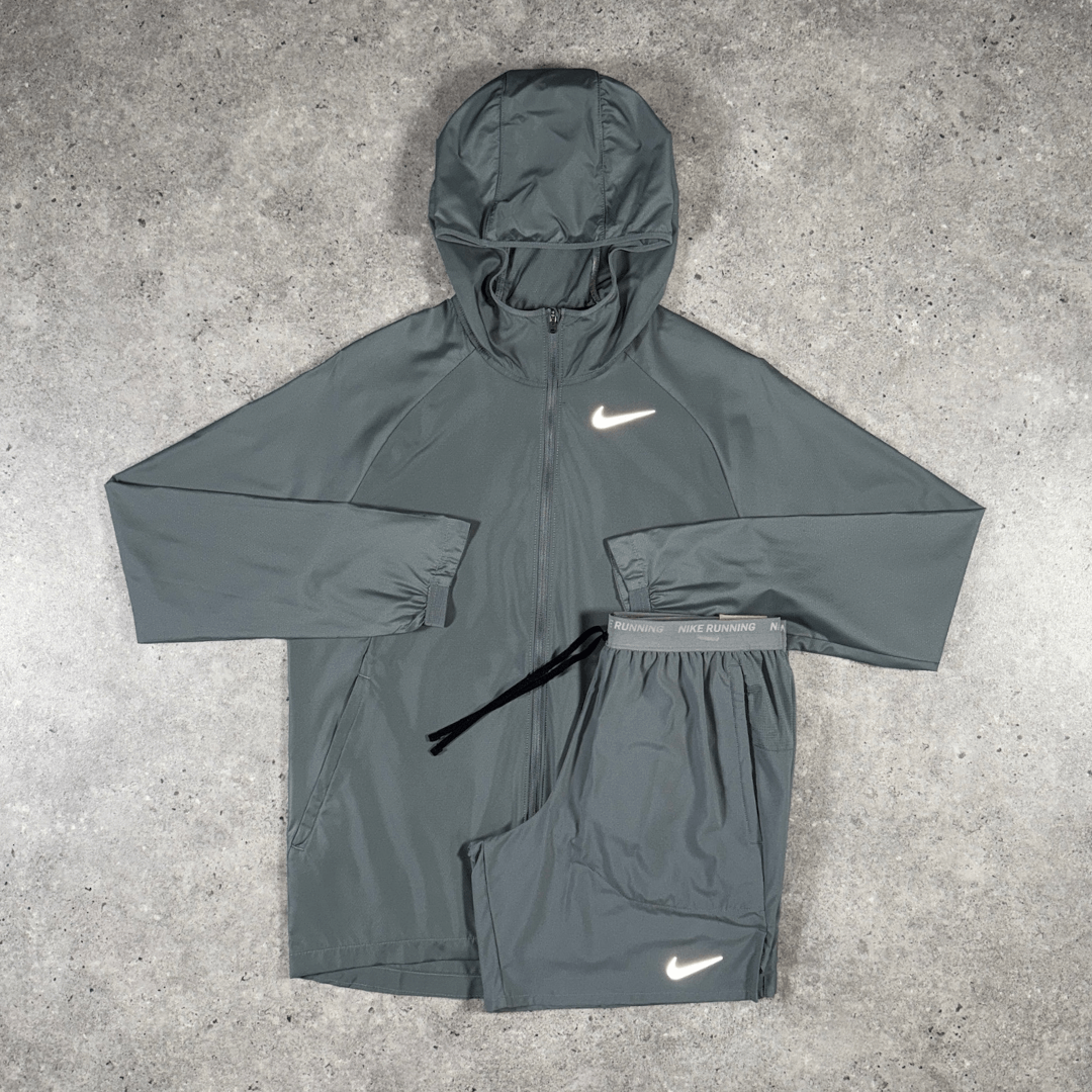 Men's Nike essential jacket shorts set in grey