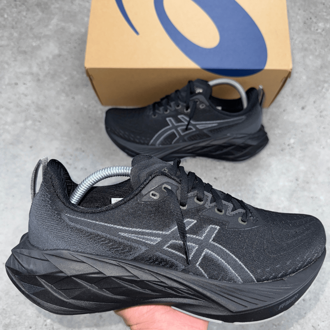 Asics novablast 4 'black'
