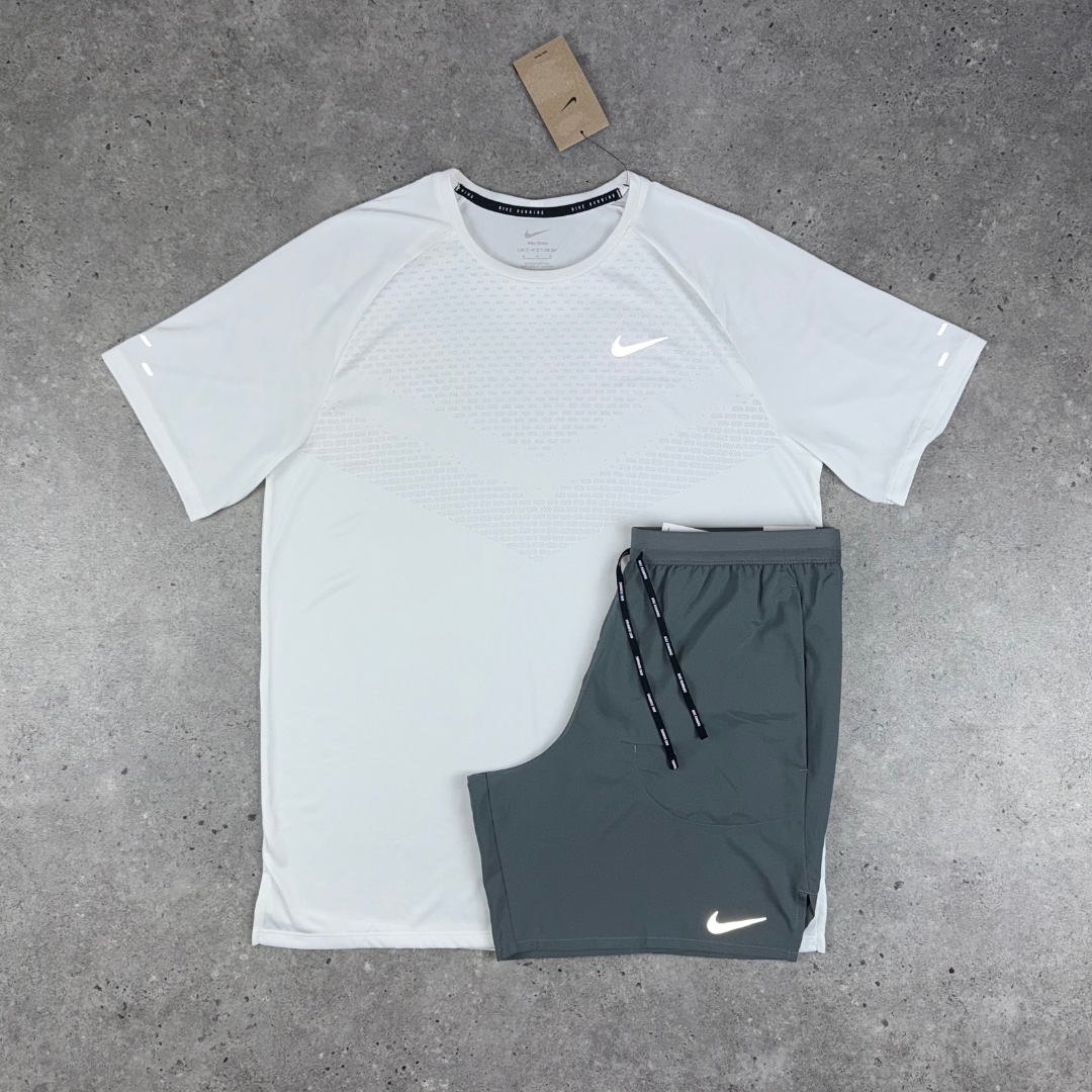 Nike stride t-shirt 'white'