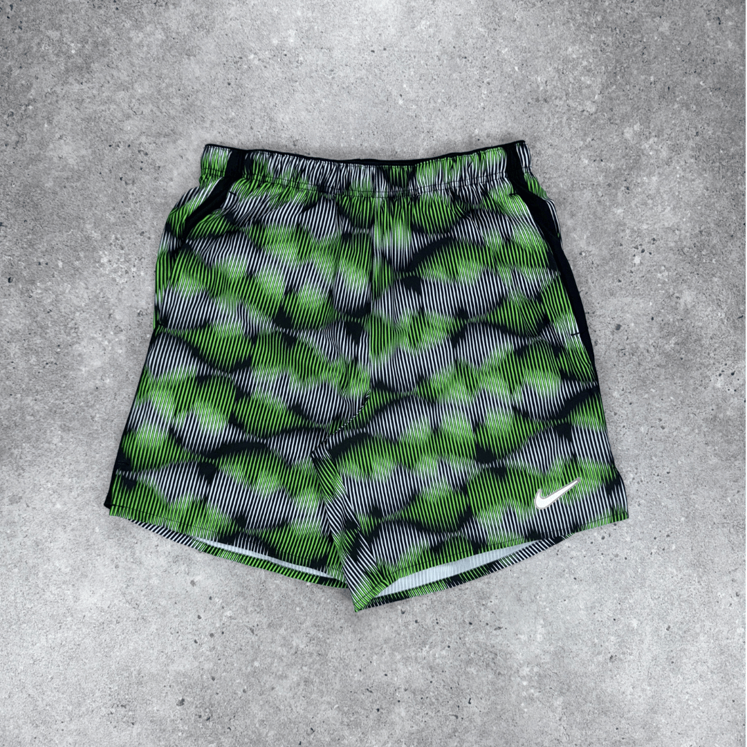 Nike graphic challenger 18cm shorts 'green strike'