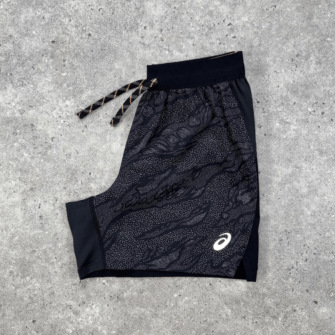Asics fujitrail all over print short 'black'
