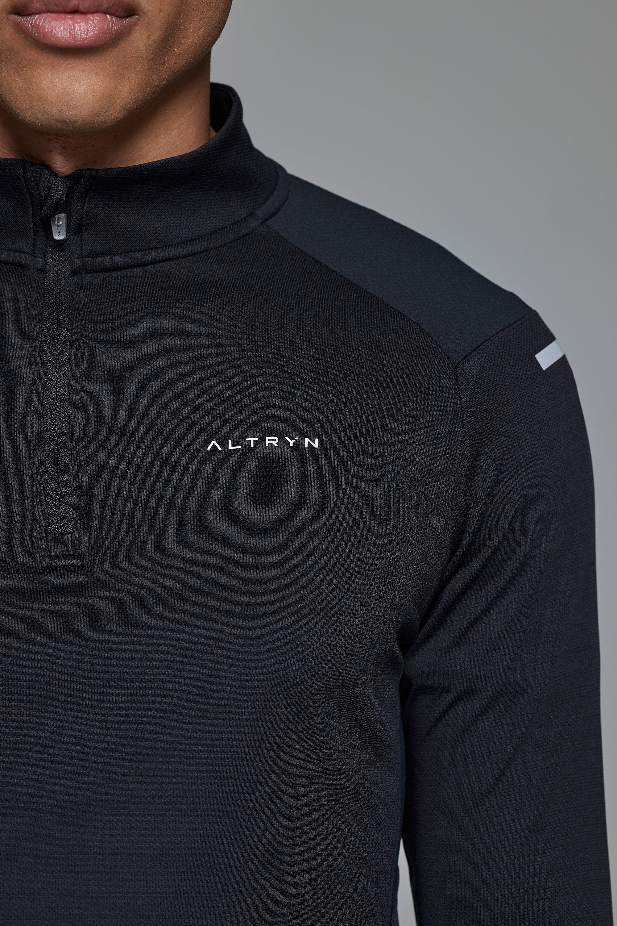 Altryn Pike Tech 1/4 Zip Top 'Black'
