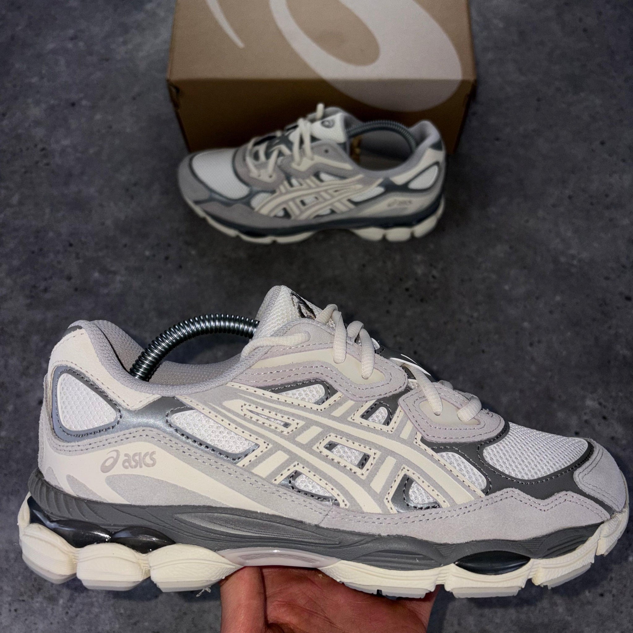靴 Asics Gel-NYC \"Oyster Grey\" Asics Gel NYC Oyster Grey Review& On foot - YouTube