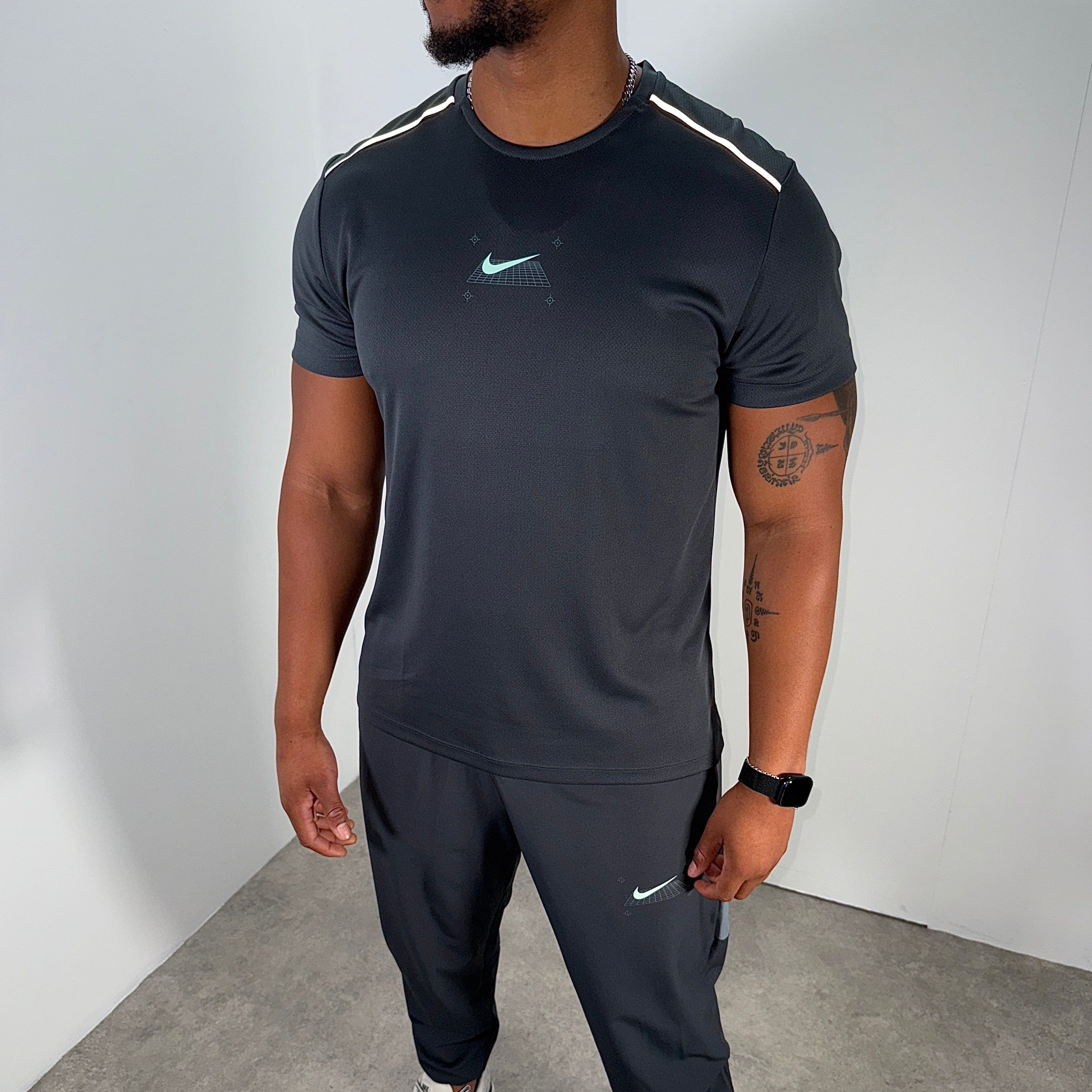 Nike Graphic miler challenger pants set 'cool grey'
