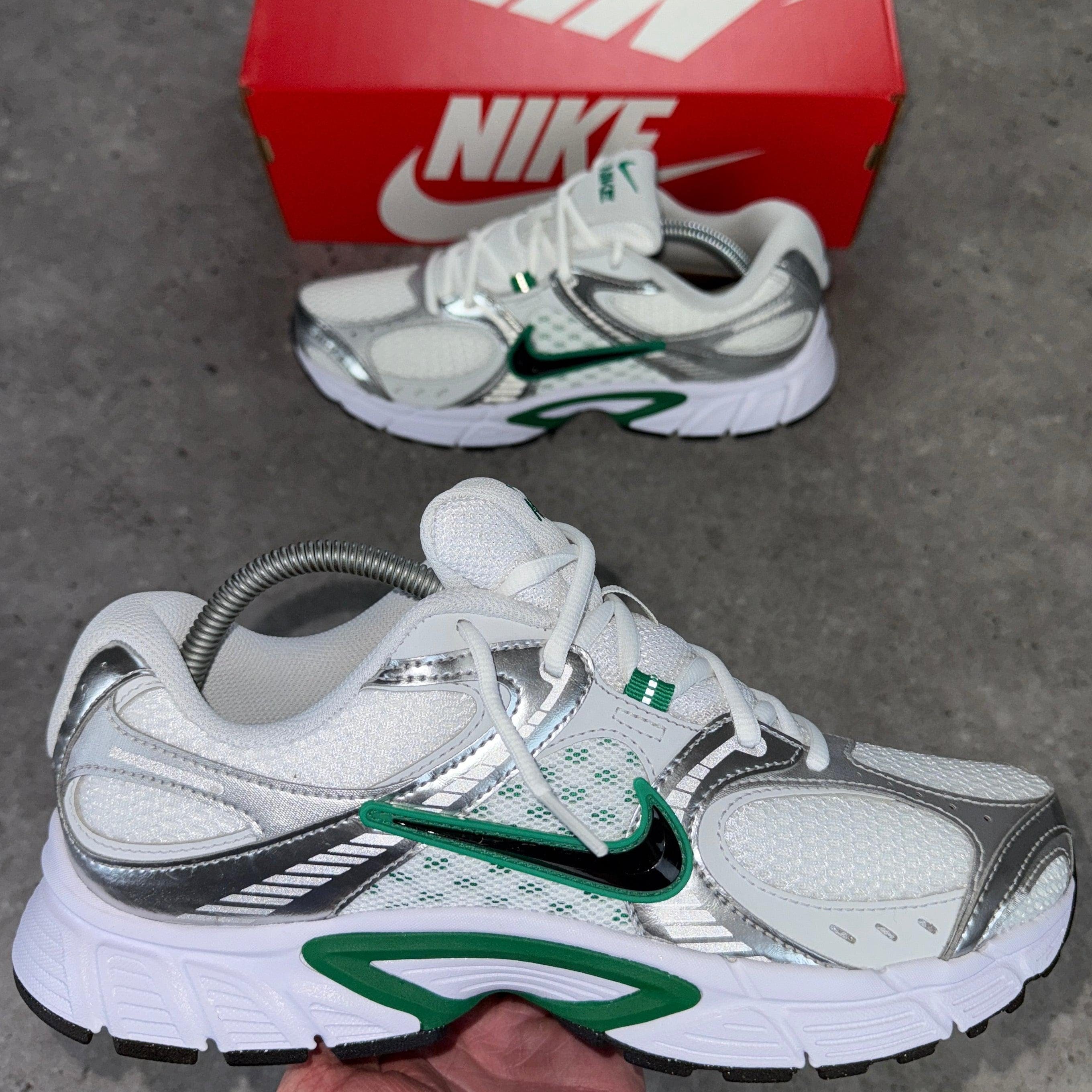 Nike V5 RNR trainers 'vast grey/green'