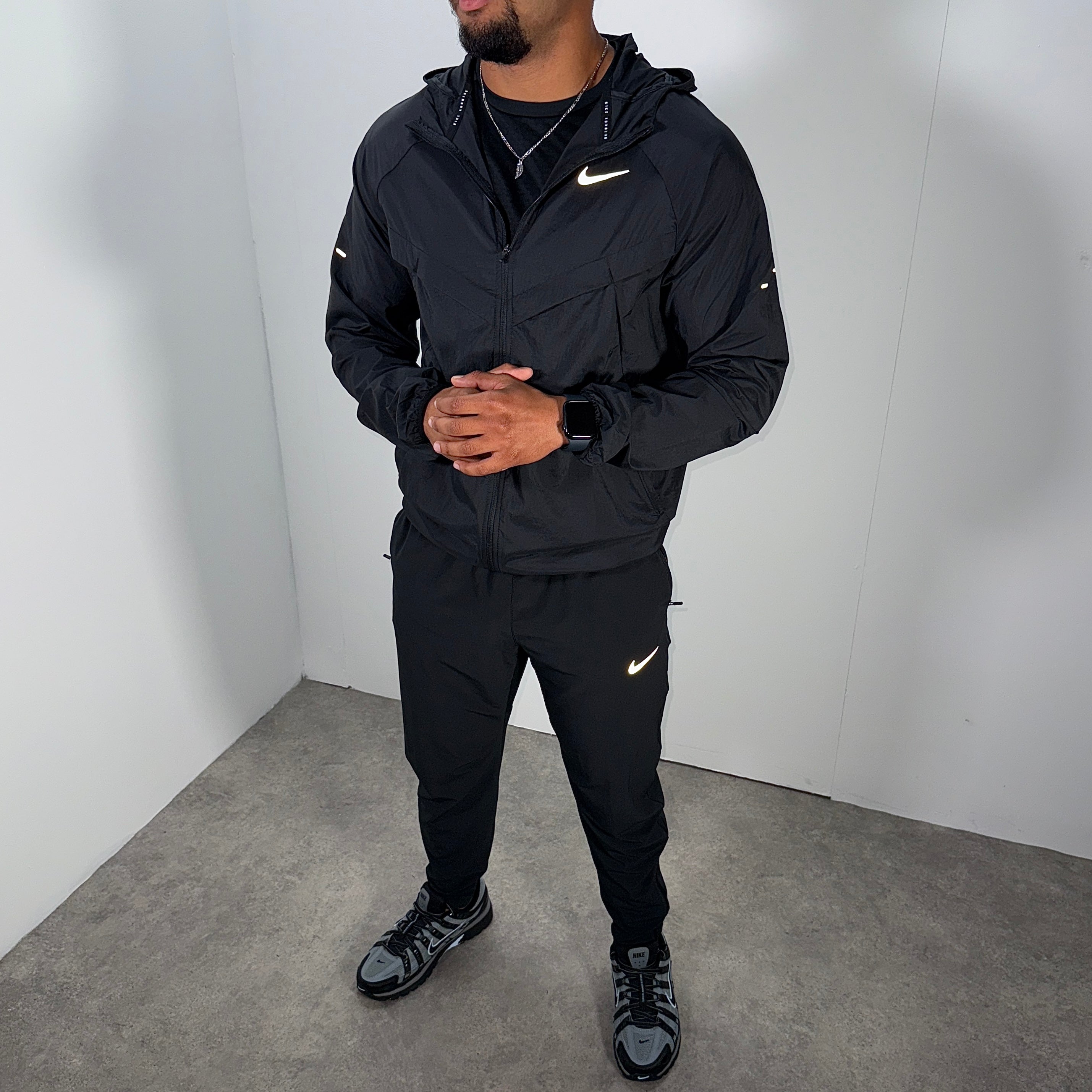 Nike repel stride lightweight jacket 'black'