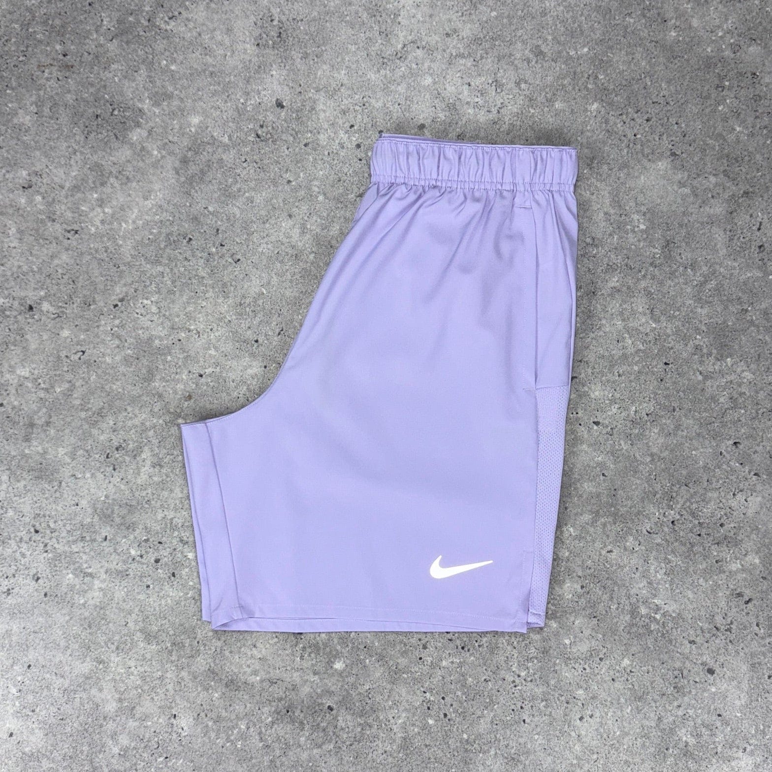 Nike challenger 18cm shorts 'hydrangea'