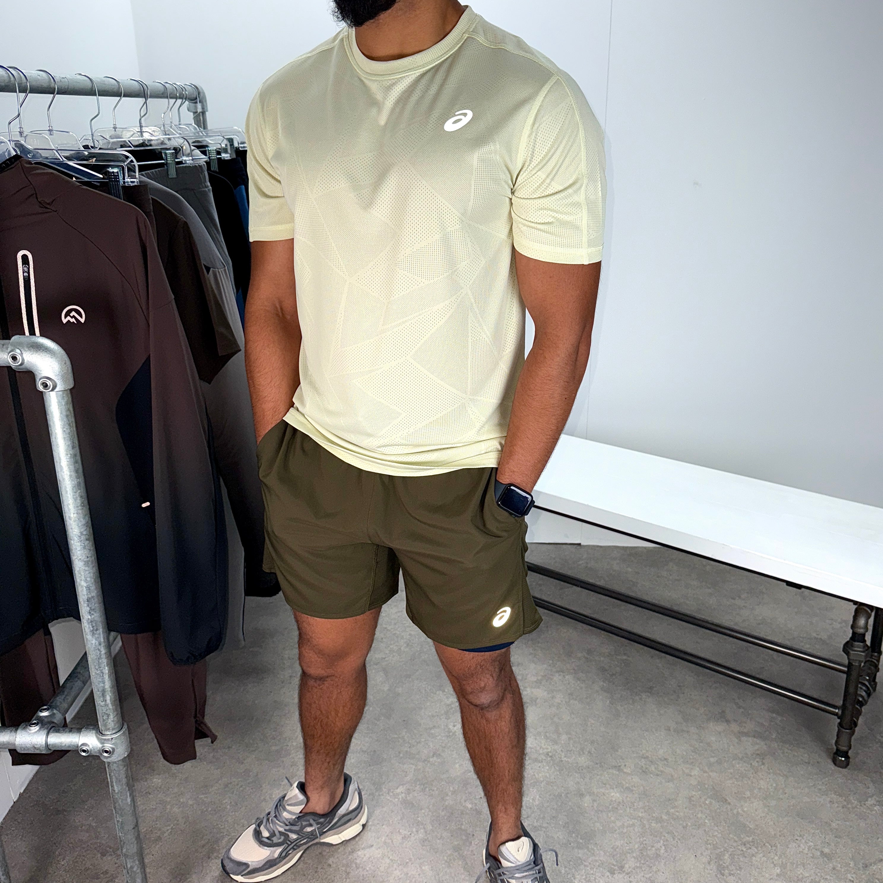 Men's Asics jacquard performance t-shirt short set in oyster white brownstone