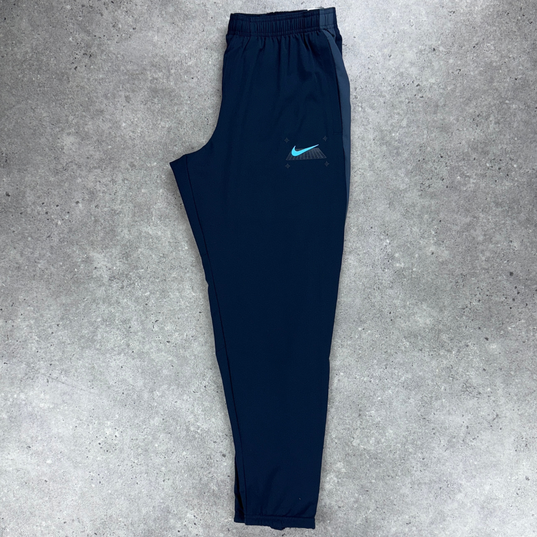 Nike graphic challenger pants 'obsidian'