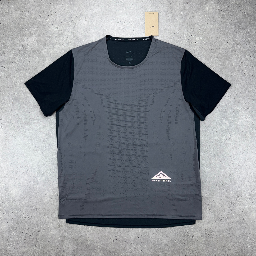Nike trail t-shirt 'black/grey'