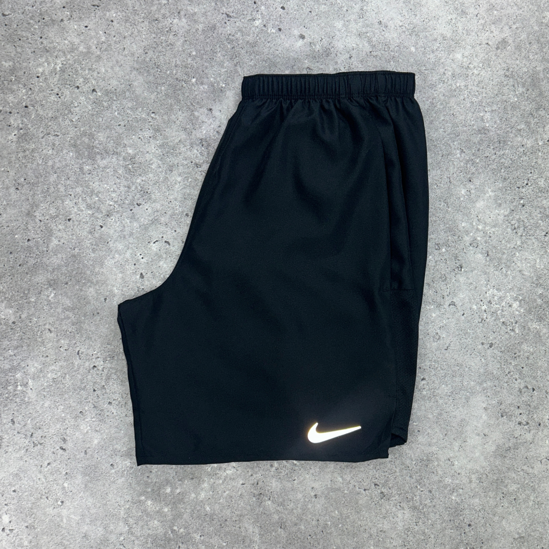 Nike challenger 18cm shorts 'black'