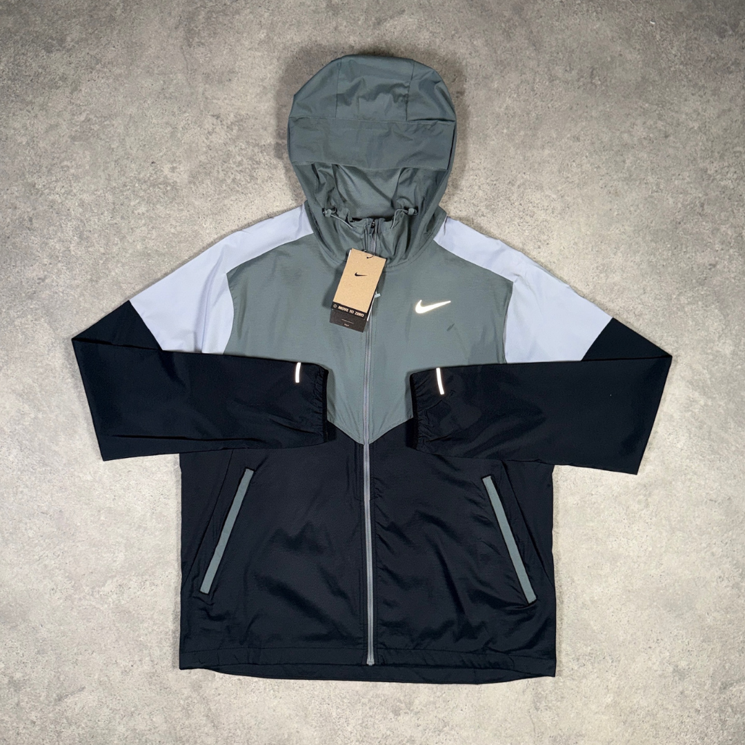 Men's Nike Repel Windrunner Jacket in Smoke Grey and Black