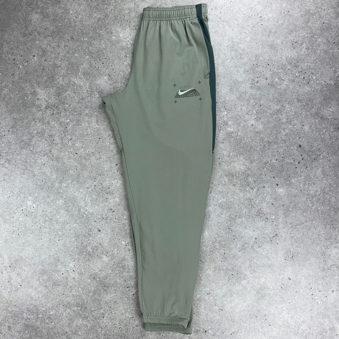 Nike graphic challenger pants 'dark stucco'