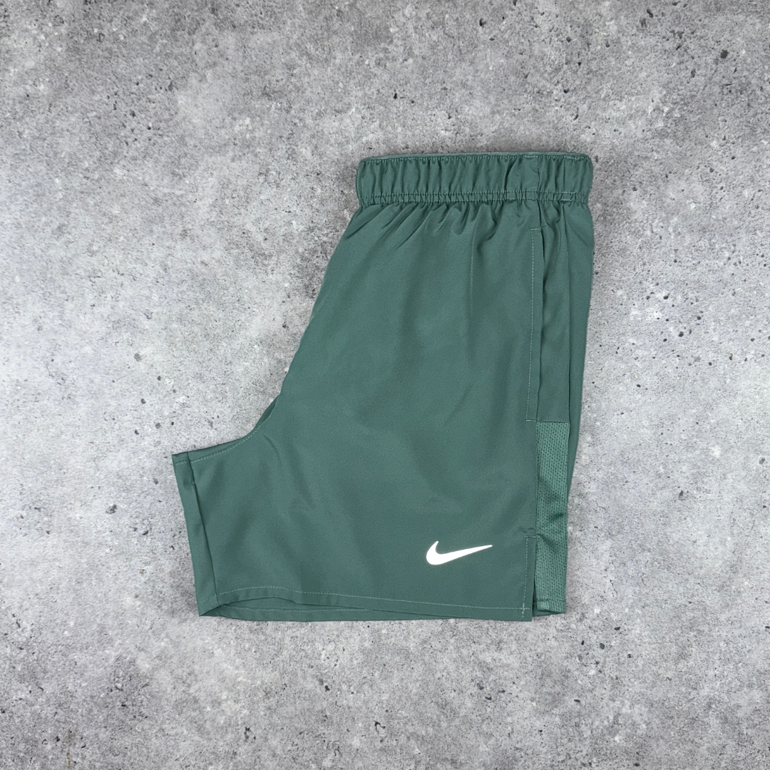 Nike challenger 13cm shorts 'clay green'