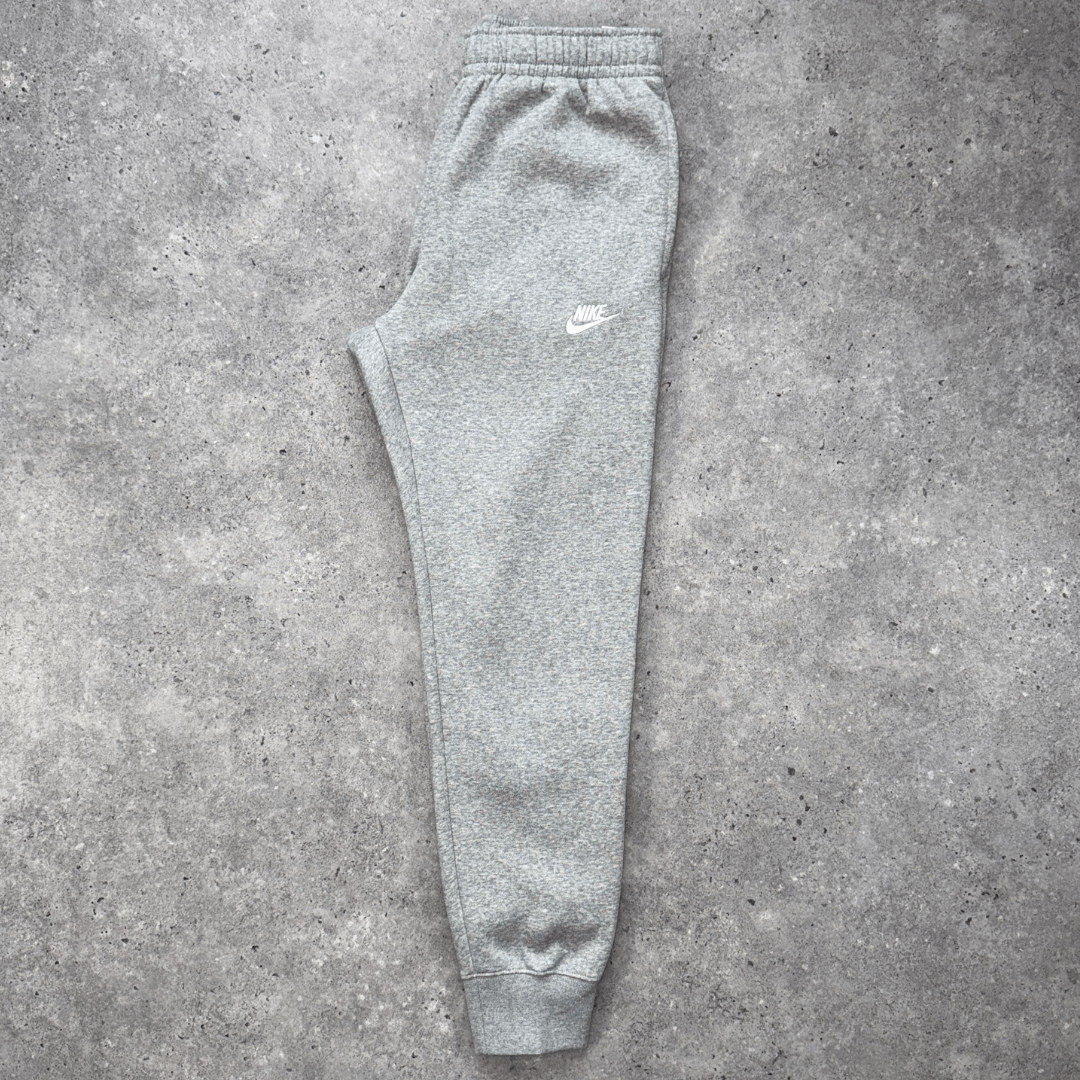 Men's Nike club fleece pants in grey