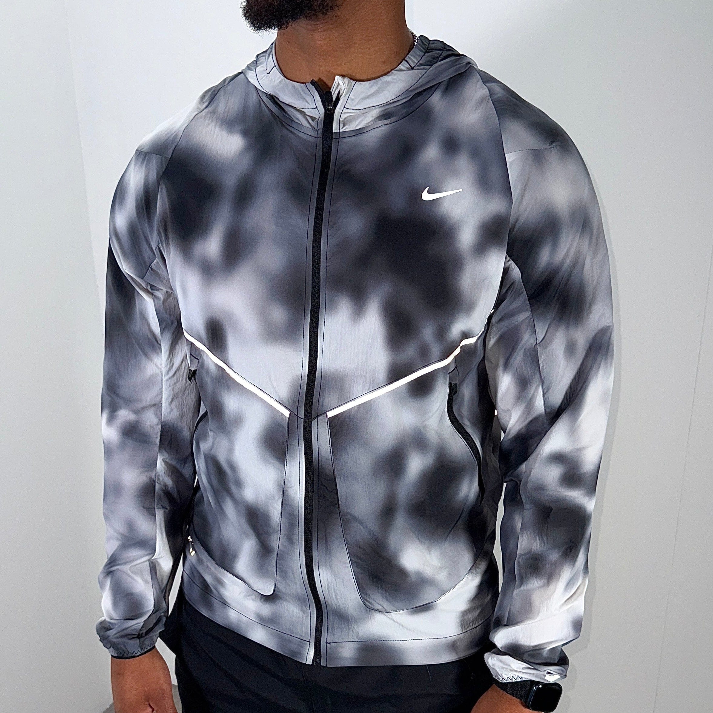 Men's Nike run division running jacket in black mixed
