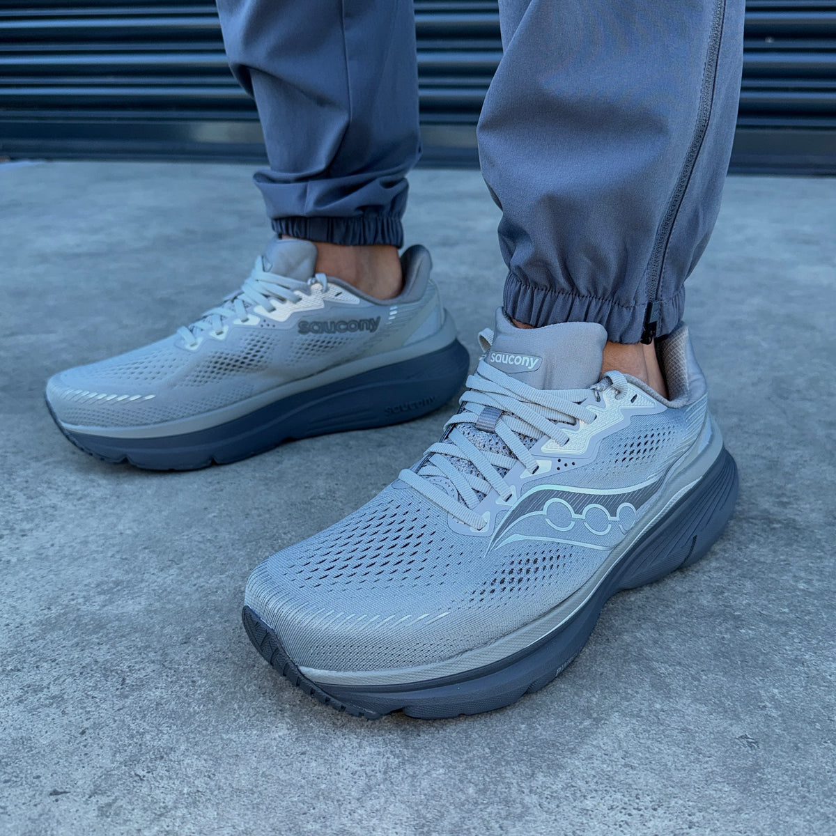 Saucony Guide 19 'Fossil/Carbon'