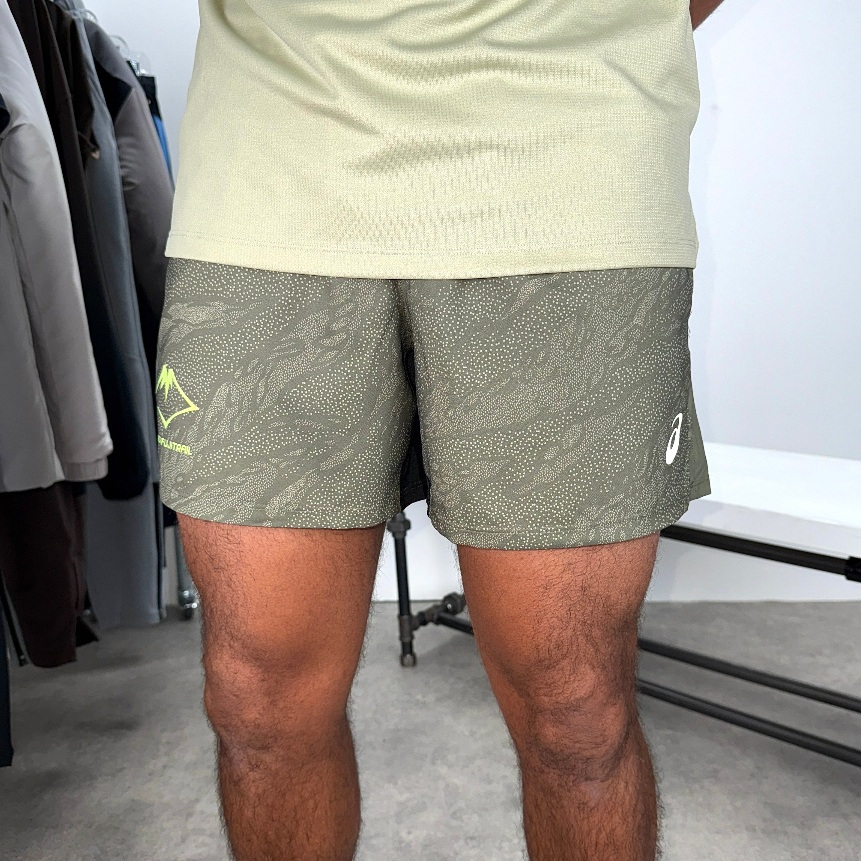 Asics fujitrail all over print short 'green'