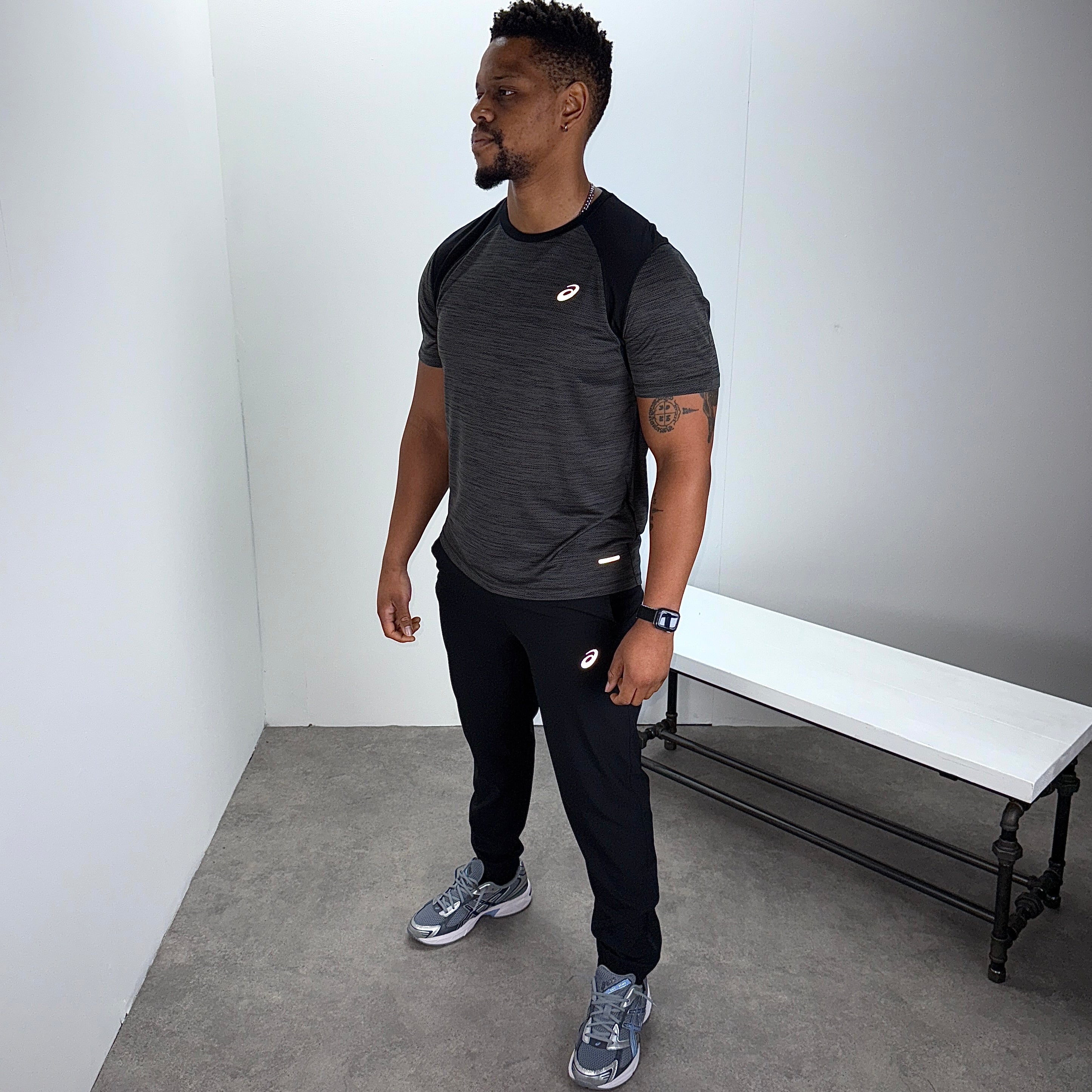 Asics road t-shirt 'black/grey'