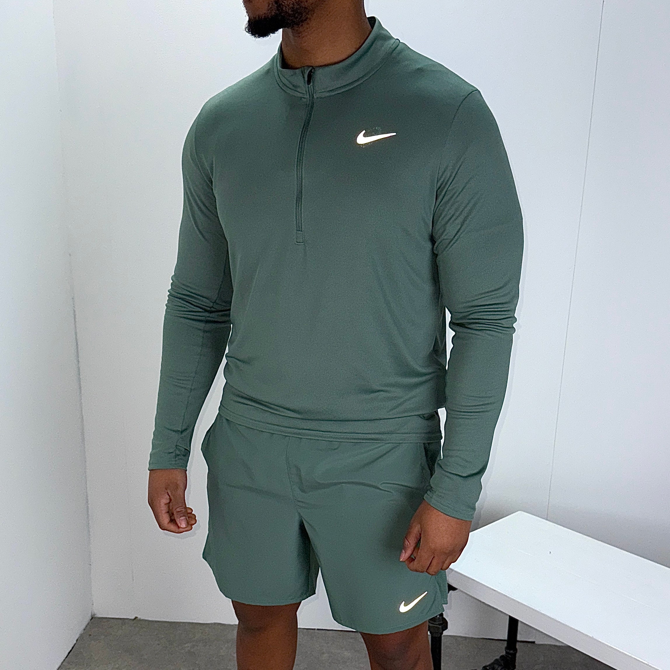 Nike challenger 18cm shorts 'clay green'