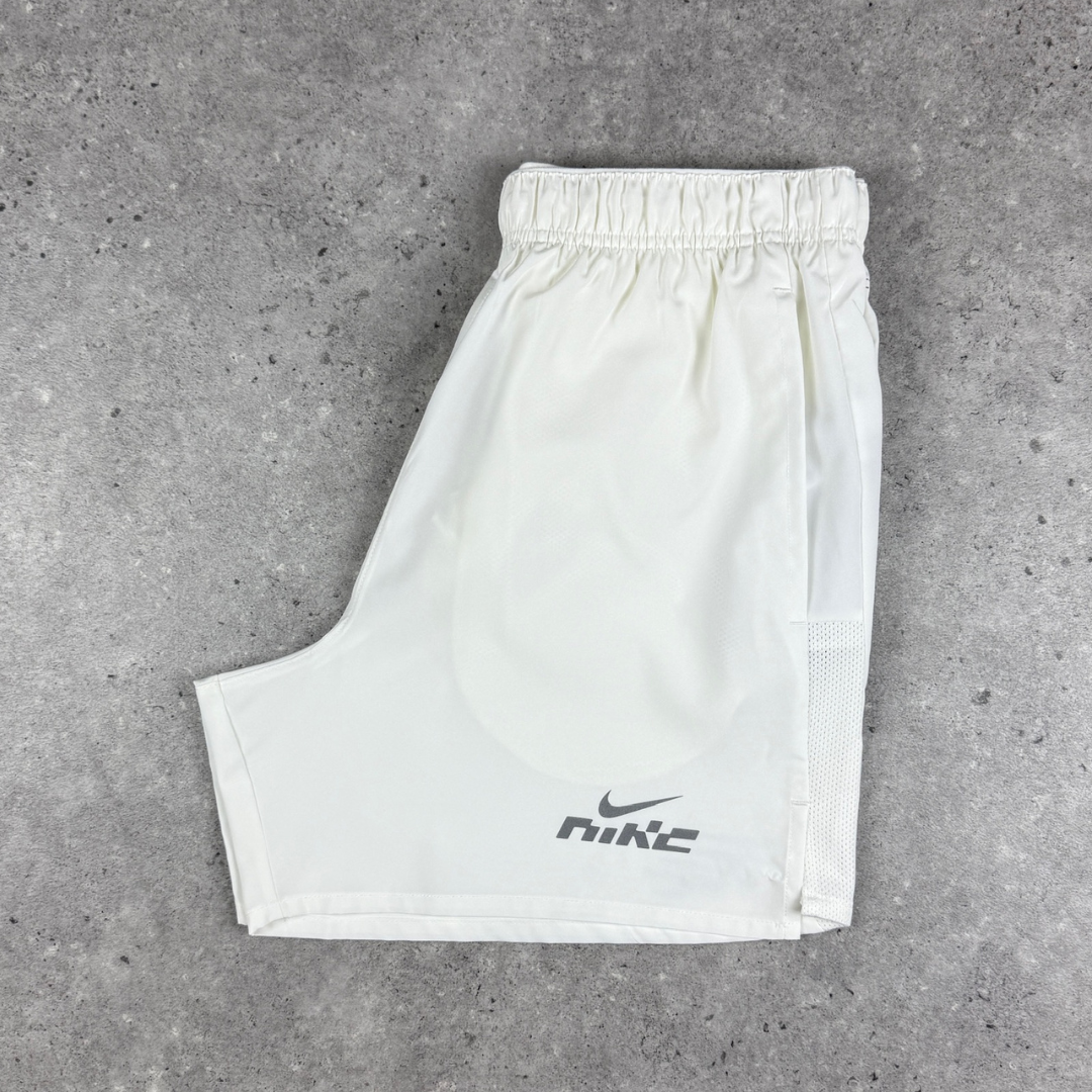 Nike flash challenger 13cm shorts 'sail'